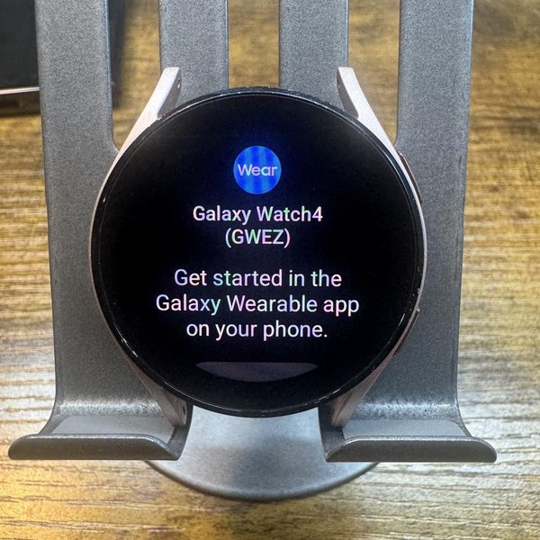 Samsung Galaxy Watch4 - Unlocked, Gold, 40mm