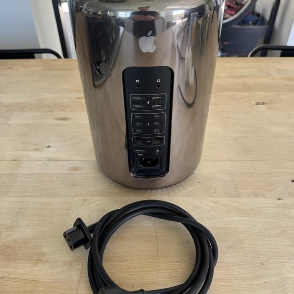 Mac Pro (2013) - Black
