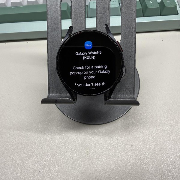 Samsung Galaxy Watch5 - Unlocked, Graphite, 40mm
