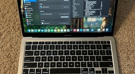 Good
													MacBook Air 2020 - 13" - I5, Silver, 1 TB, 16 GB, photo 2 of 10