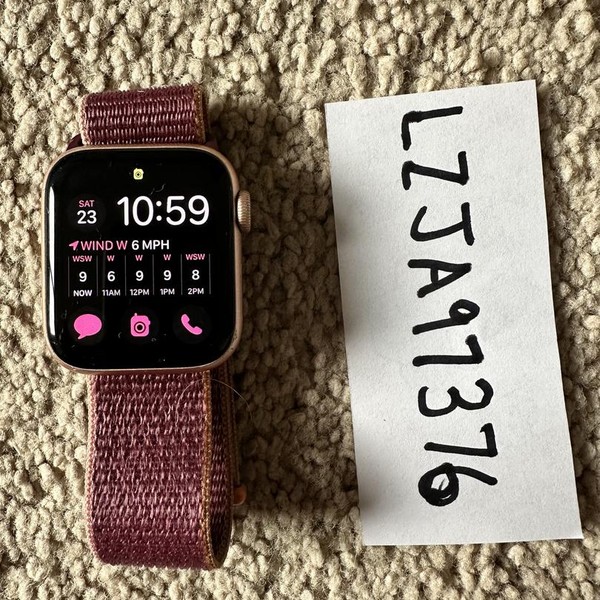 Apple Watch SE 1st Gen 40mm - Unlocked, Gold, A2353 - Cellular, Aluminum