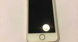 Good
													Apple iPhone SE 1st Gen 2016 - TracFone, Gold, 32 GB, A1662, photo 4 of 11