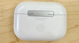 Used
													Apple AirPods Pro 2 - Lightning, photo 3 of 4