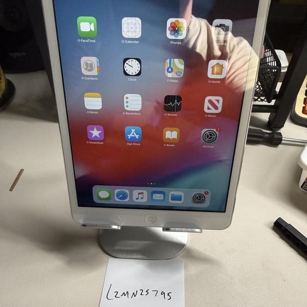 Apple iPad Mini 2 Retina - Wi-Fi, 32 GB, Silver