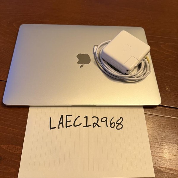 MacBook Pro 2017 (With Touch Bar) - 13 inch - 512 GB, Silver, 8 GB, Intel Core i5