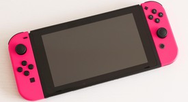 Good
													Nintendo Switch - Pink & Green, 32 GB, photo 4 of 13