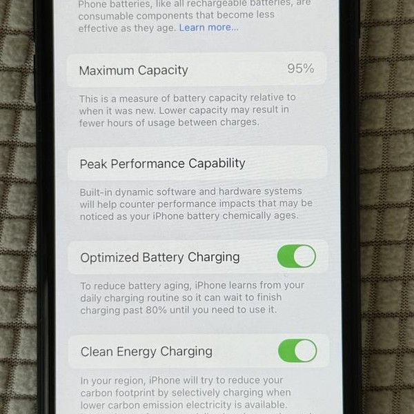 Apple iPhone SE 2nd Gen 2020 - Unlocked, 64 GB, Black, A2275