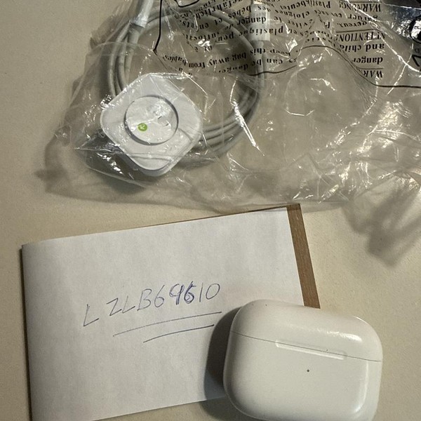 Apple AirPods Pro - MagSafe Case