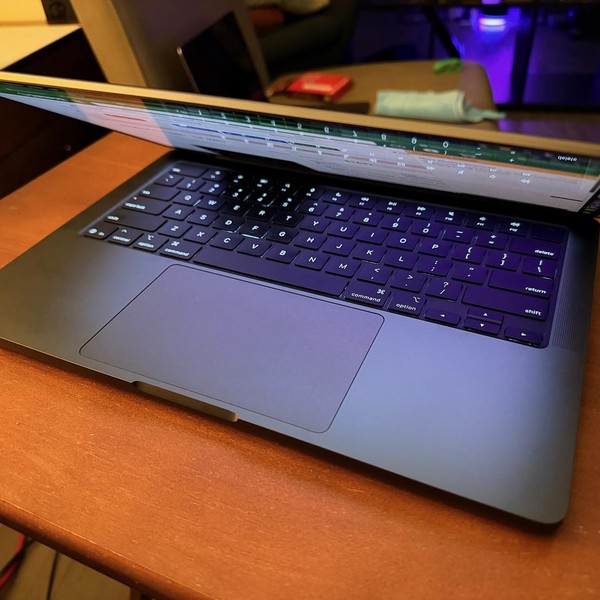 MacBook Pro 2026 - 14 inch (M5) - 512 GB, Space Black, 16 GB, Apple M5, Standard Display