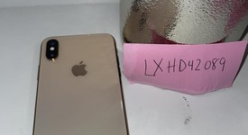 Good
													Apple iPhone Xs - Unlocked, Gold, 64 GB, A1920, photo 3 of 4