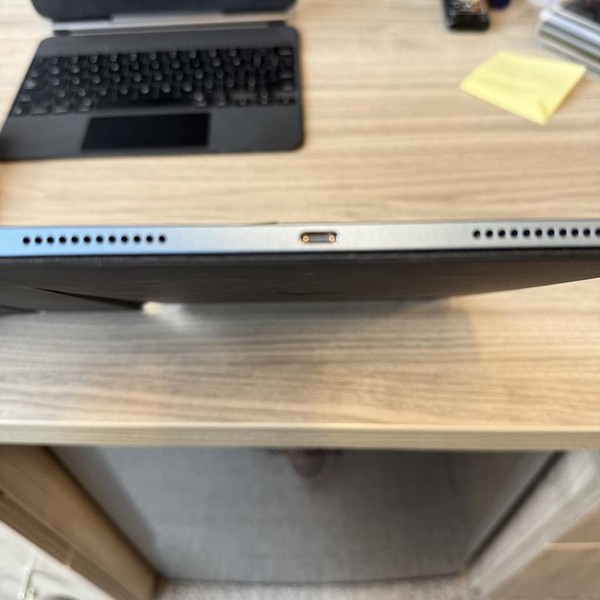 Apple iPad Air 5th Gen - Wi-Fi, 256 GB, Blue, A2588