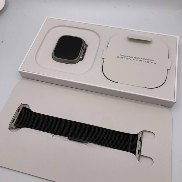 Apple Watch Ultra 49mm - Unlocked, Titanium, A2622