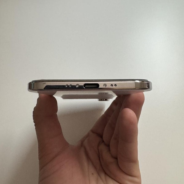 Apple iPhone Air - Unlocked, 512 GB, Cloud White, A3260