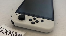Fair
													Nintendo Switch - OLED - White, 64 GB, photo 4 of 8