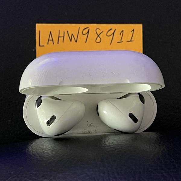 Apple AirPods (3rd Gen) - MagSafe Case