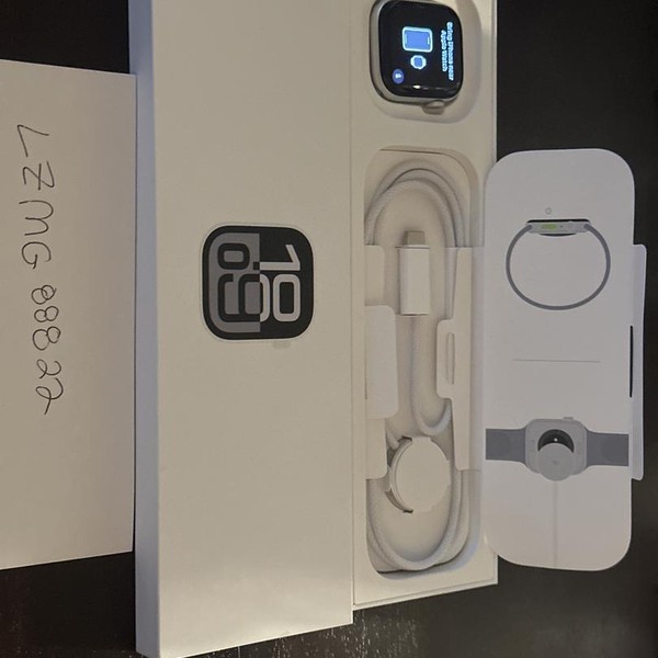 Apple Watch Series 10 42mm - Silver, A2997 - GPS, Aluminum