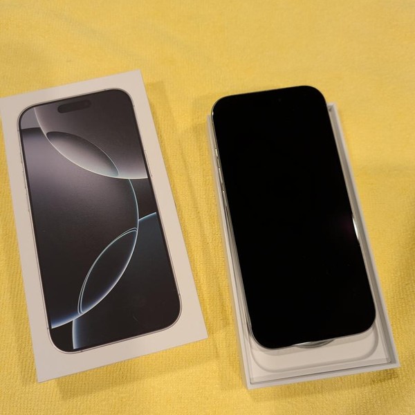 Apple iPhone 16 Pro - Unlocked, 256 GB, White, A3083