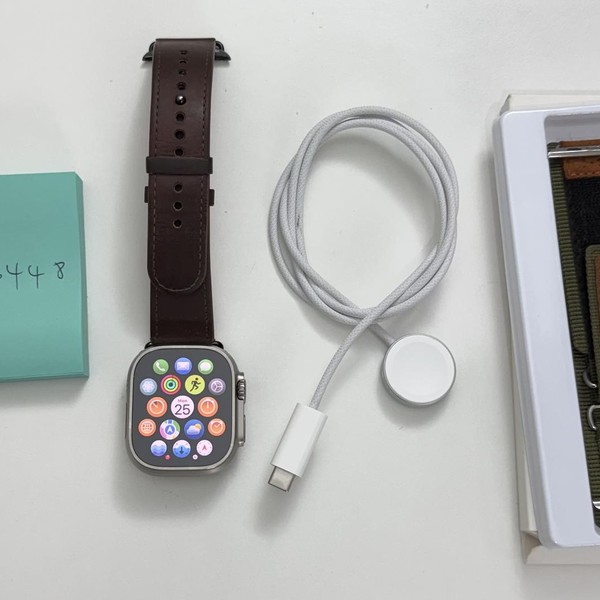 Apple Watch Ultra 49mm - Unlocked, Titanium, A2622
