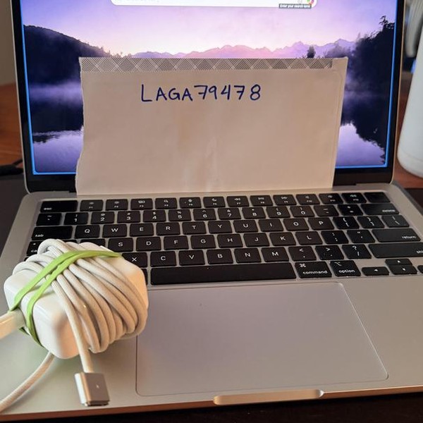 MacBook Air 2022 (M2) - 13 inch - 256 GB, Gray, 8 GB, Apple M2