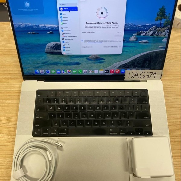 MacBook Pro 2021 - 16 inch - 1 TB, Silver, 32 GB, Apple M1 Max