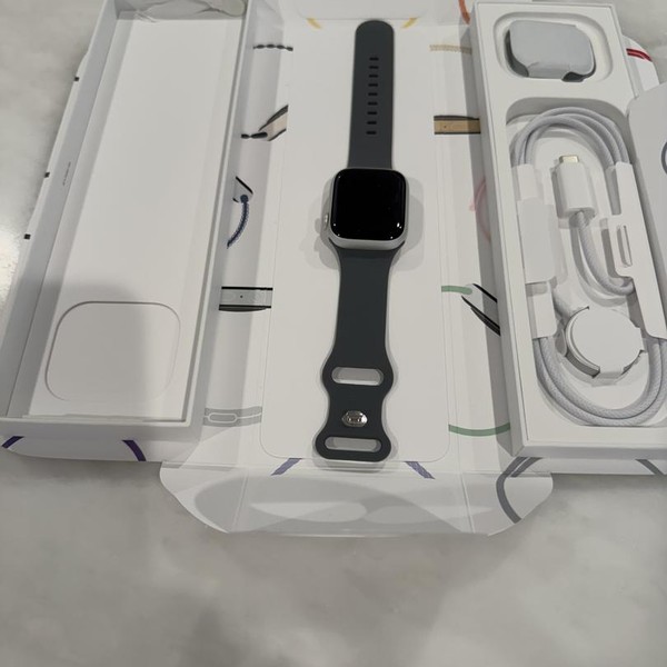 Apple Watch Series 9 41mm - Unlocked, Silver, A2982 - Cellular, Aluminum