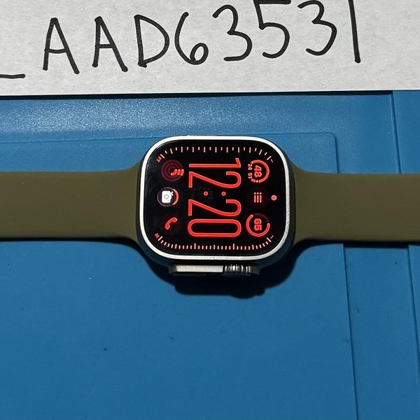 Apple Watch Ultra 49mm - Unlocked, Titanium, A2622