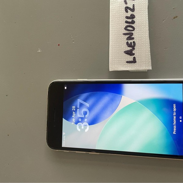 Apple iPhone SE 3rd Gen 2022 - Unlocked, 64 GB, Starlight, A2595