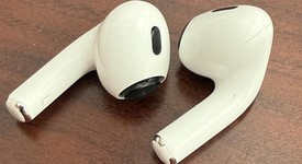 Used
													Apple AirPods Pro 2 - Lightning, photo 5 of 9