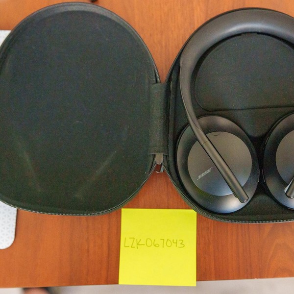 Bose Noise Cancelling Headphones 700 - Black