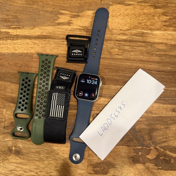 Apple Watch SE 2nd Gen 40mm - Silver, A2722 - GPS, Aluminum