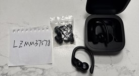 Used
													Beats Powerbeats Pro - Black, photo 1 of 3