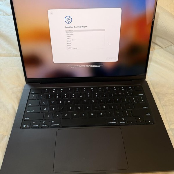 MacBook Pro 2026 - 14 inch (M5) - 1 TB, Space Black, 24 GB, Apple M5, Standard Display
