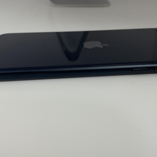 Apple iPhone SE 3rd Gen 2022 - Unlocked, 64 GB, Midnight, A2595