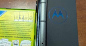 Mint
													Motorola Razr (2024) - Unlocked, Gray, 256 GB, 8 GB, photo 3 of 9