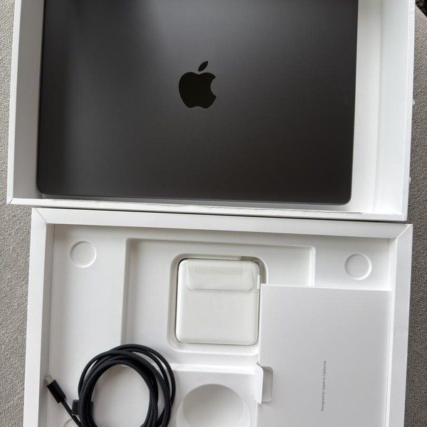 MacBook Pro Late 2023 (M3) - 14 inch - 1 TB, Black, 36 GB, Apple M3 Max 14-core, 30-core GPU