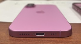Mint
													Apple iPhone 16 - Unlocked, Pink, 256 GB, A3081, photo 4 of 9