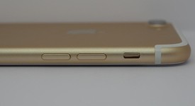 Good
													Apple iPhone 7 Plus - Unlocked, Gold, 32 GB, A1661, photo 4 of 13