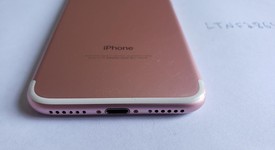 Good
													Apple iPhone 7 - Unlocked Non-US, Rose Gold, 128 GB, A1779, photo 5 of 7