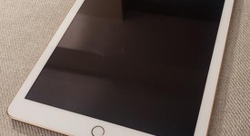 Mint
													Apple iPad 6th Gen - Wi-Fi, Gold, 32 GB, A1893, photo 4 of 7