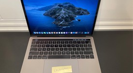 Good
													MacBook Pro 2017 (With Touch Bar) - 13" - I7, Gray, 512 GB, 16 GB, photo 4 of 9
