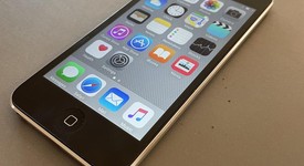 Mint
													Apple iPod Touch 5th Gen - Wi-Fi, Silver, 32 GB, photo 2 of 7