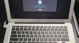 Good
													MacBook Air 2017 - 13" - I7, Silver, 128 GB, 4 GB, photo 1 of 8