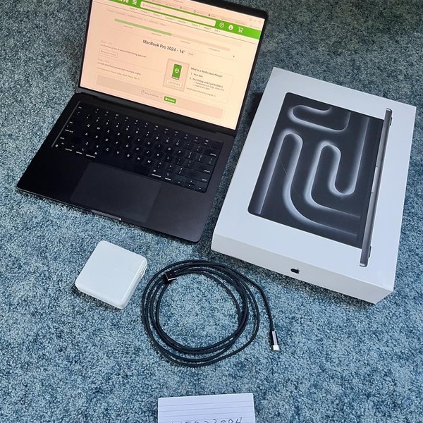 MacBook Pro 2024 - 14 inch - 1 TB, Space Black, 24 GB, Apple M4 Pro 14-core
