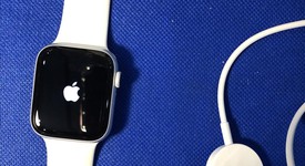 Good
													Apple Watch Series 5 44mm - Unlocked, Silver, A2095 Cellular, Aluminum, photo 1 of 5