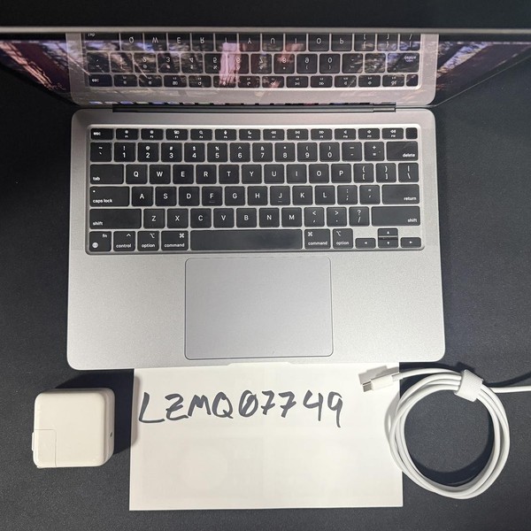 MacBook Air 2020 - 13 inch - 256 GB, Gray, 16 GB, Apple M1