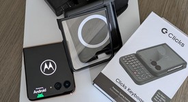 Good
													Motorola Razr Ultra (2025) - Unlocked, PANTONE Mountain Trail, 512 GB, 16 GB, photo 2 of 8