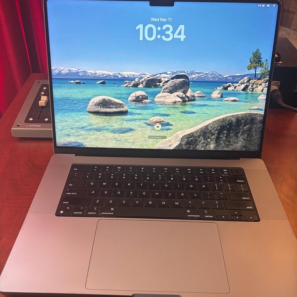 MacBook Pro 2021 - 16 inch - 4 TB, Gray, 64 GB, Apple M1 Max