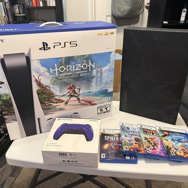 PlayStation 5 Standard Edition (2020) - 825 GB, White, Standard Edition