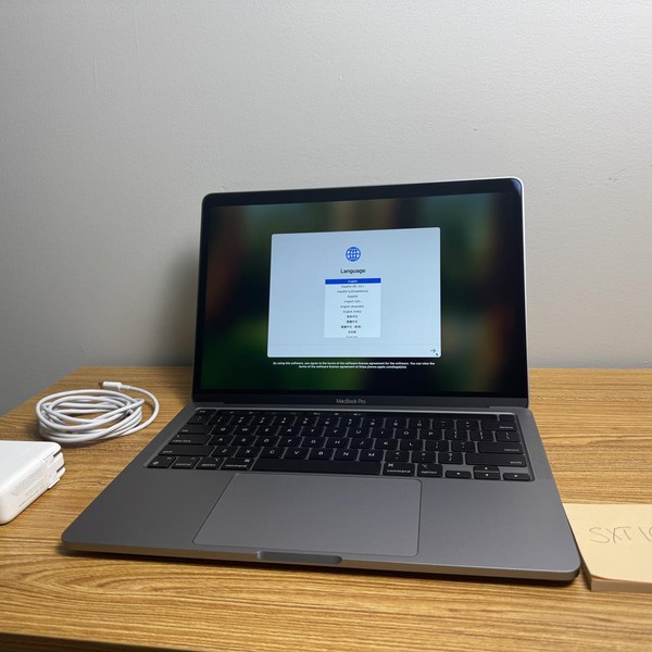 MacBook Pro 2022 - 13 inch - 256 GB, Gray, 16 GB, Apple M2