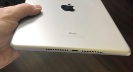 Mint
													Apple iPad 6th Gen - Unlocked, Gray, 32 GB, A1954, photo 4 of 7